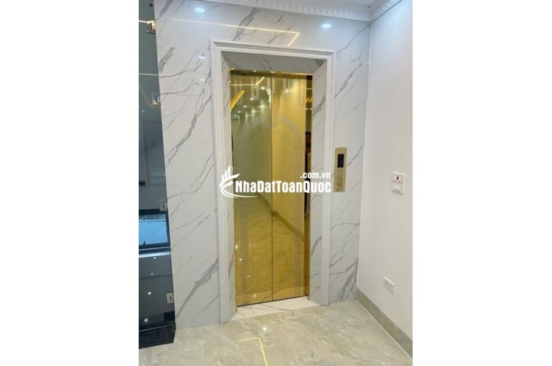 Nhà mặt phố ô tô tránh, mới xây xong, kinh doanh sầm uất, tiềm năng tăng giá tốt.