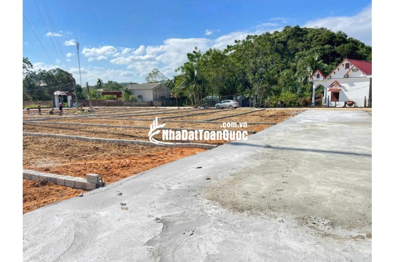 Xả lỗ lô đất Thạch Qảng, TH. Vị trí đắc địa Sát KCN, ngay đường mòn Hồ Chí Minh, Diện tích 212,4m2  full thổ cư giá 195 triệu