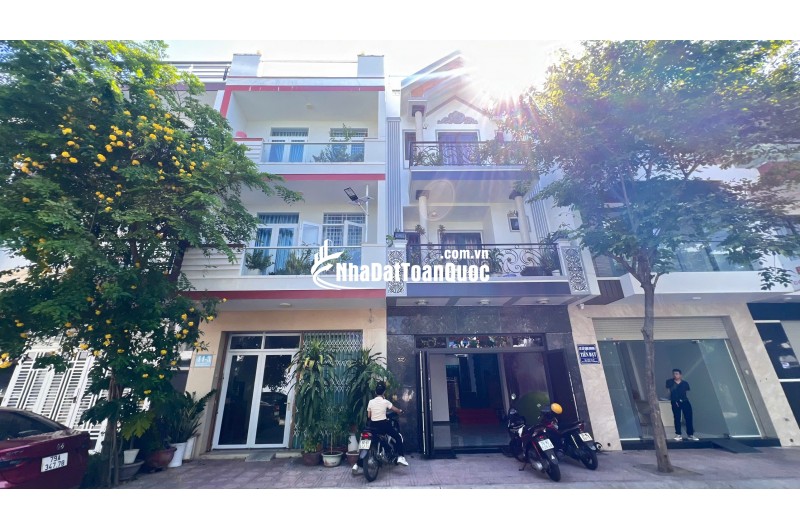 Nhà 3 Tầng Mới Hiện Đại Có Thang Máy Tiện Nghi Trong Khu Đô Thị Văn Minh Ở Nha Trang.