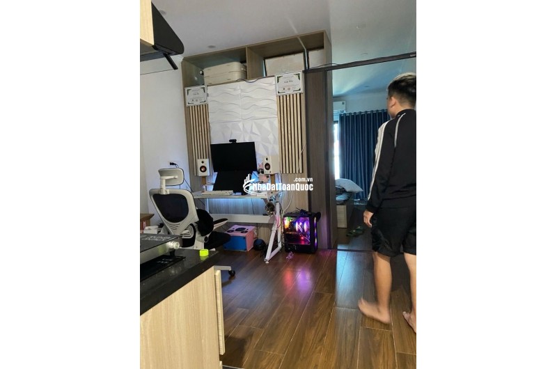 Ô TÔ LÙI CỬA - THOÁNG TRƯỚC SAU - CÁCH PHỐ 10M - 6 TẦNG THANG MÁY - 8 PHÒNG VÍP - 500 TRIỆU/1Năm