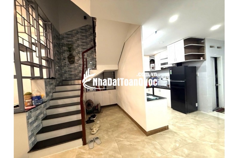 NHÀ ĐẸP 135M2, ĐƯỜNG 1A HOÀNG HỮU NAM, Q9 KẾT NỐI NHIỀU TIỆN ÍCH 6TỶ85