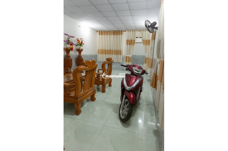 NHÀ HIẾM 2 MẶT ĐƯỜNG TRƯỚC-SAU, NGANG 6M, DT: 94M2 HXH HOÀNG HỮU NAM,,QUẬN 9 CHỈ 5TỶ5.