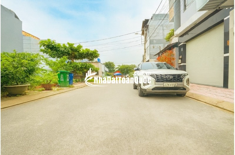 NHÀ  5 TẦNG-DT SÀN HƠN 208M2,HXH NGAY LÊ VĂN VIỆT-HOÀNG HỮU NAM,Q9  6TỶ9