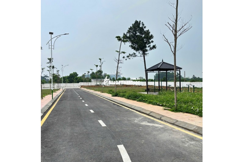 Bán nhanh lô góc hoa hậu tại Hòa Lạc, dt 100m2, full thổ cư, gần QL21, khu CNC, ĐHQG