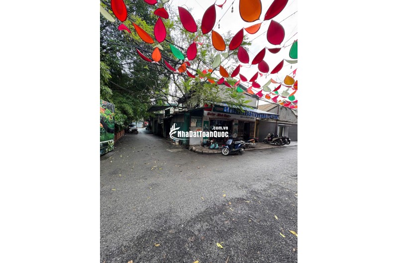 Bán đất nở hậu Làng Lụa Vạn Phúc  Ô tô 7 chỗ vào tận đất ,rất hiếm