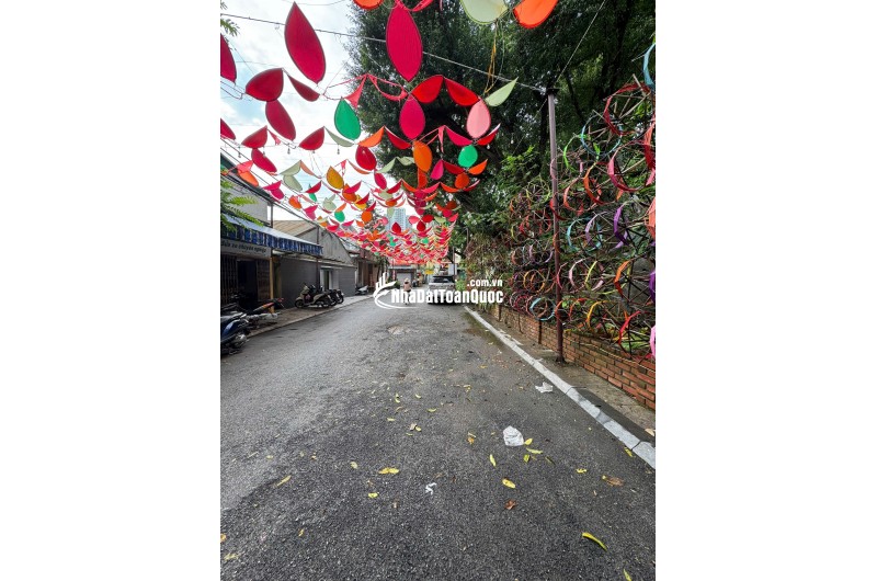 Bán đất nở hậu Làng Lụa Vạn Phúc  Ô tô 7 chỗ vào tận đất ,rất hiếm