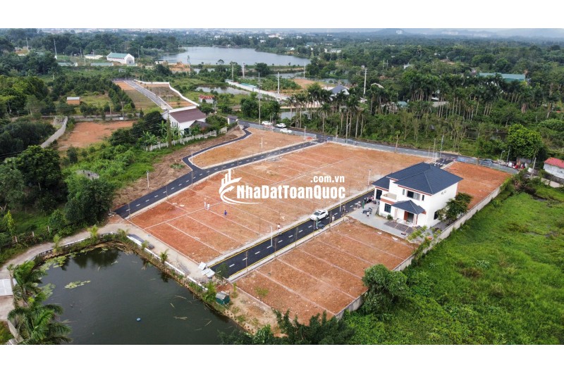 Chính chủ cần bán nhanh lô góc hoa hậu tại Hòa Lạc, dt 100m2, full thổ cư, gần QL21, khu CNC, ĐHQG