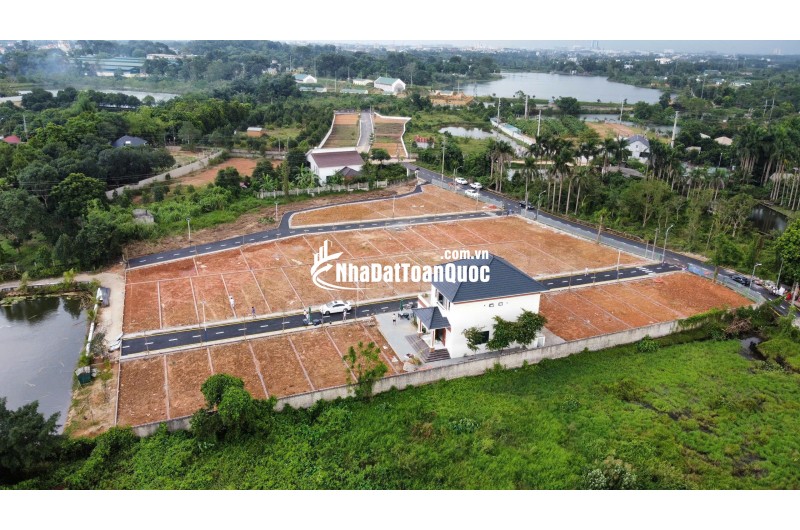 Chính chủ cần bán nhanh lô góc hoa hậu tại Hòa Lạc, dt 100m2, full thổ cư, gần QL21, khu CNC, ĐHQG