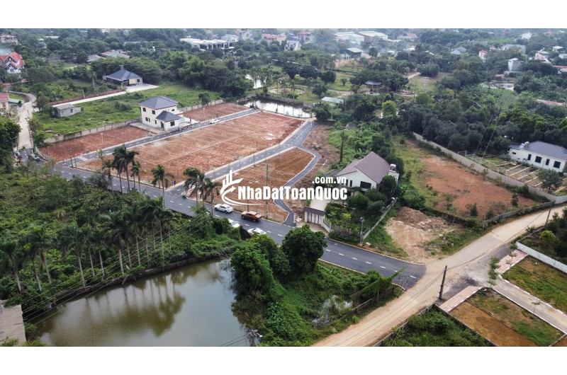 Chính chủ cần bán nhanh lô góc hoa hậu tại Hòa Lạc, dt 100m2, full thổ cư, gần QL21, khu CNC, ĐHQG