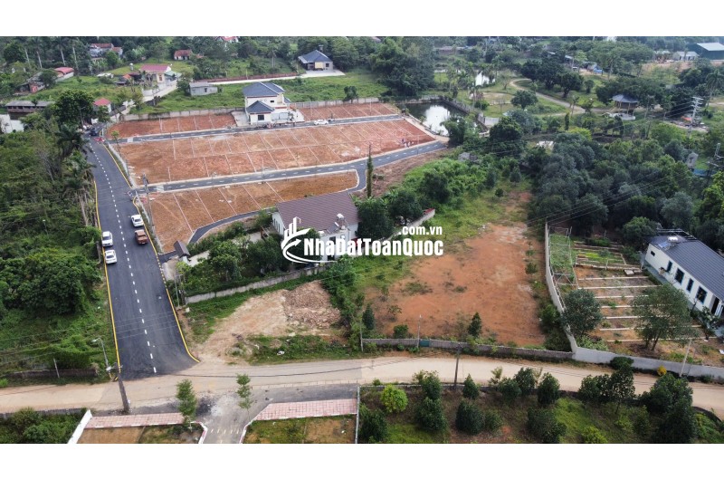 Chính chủ cần bán nhanh lô góc hoa hậu tại Hòa Lạc, dt 100m2, full thổ cư, gần QL21, khu CNC, ĐHQG