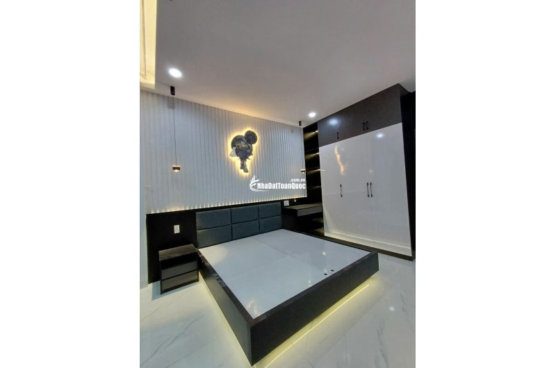 Mặt Tiền CXBH Quận 10, DT:4.5x15, T+5L Gái 18.5 tỷ TL