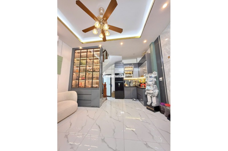 Bán nhà Lĩnh Nam – Hoàng Mai – Hà Nội – 32m2 – Mặt tiền 5m – 5 tầng – 3 ngủ - chào 6,8 tỷ.