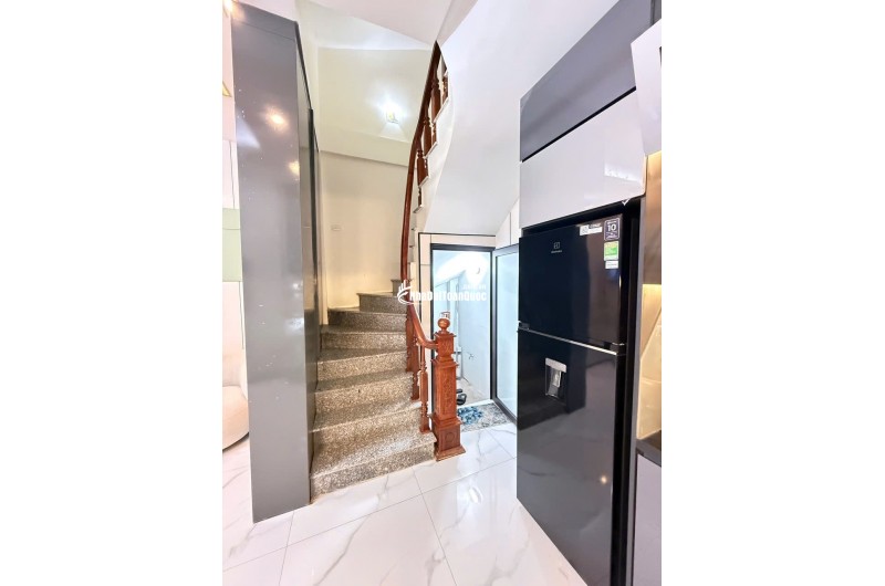 Bán nhà Lĩnh Nam – Hoàng Mai – Hà Nội – 32m2 – Mặt tiền 5m – 5 tầng – 3 ngủ - chào 6,8 tỷ.