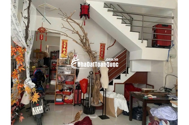 CHỦ NGỘP BANK CẦN BÁN GẤP – GIÁ CHỈ 3.3 TỶ (THƯƠNG LƯỢNG CHÍNH CHỦ) 
 LÔ GÓC – HẺM 3 GÁC – NHÀ ĐẸP Ở NGAY – GẦN PHÚ MỸ HƯNG, QUẬN 7