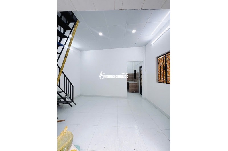 Bán Nhà Hoàng Diệu Q.4, 1 Trệt, 2 lầu, Cách MT Hoàng Diệu 20m, Giá Nhỉnh 3 Tỷ.