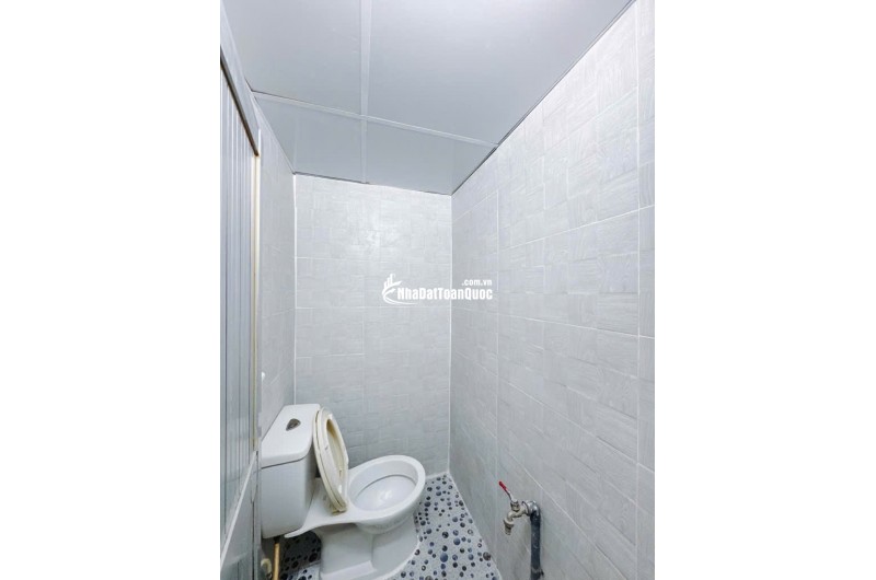 Bán Nhà Hoàng Diệu Q.4, 1 Trệt, 2 lầu, Cách MT Hoàng Diệu 20m, Giá Nhỉnh 3 Tỷ.