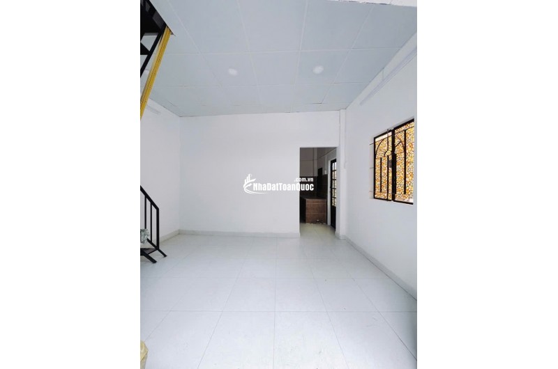 Bán Nhà Hoàng Diệu Q.4, 1 Trệt, 2 lầu, Cách MT Hoàng Diệu 20m, Giá Nhỉnh 3 Tỷ.