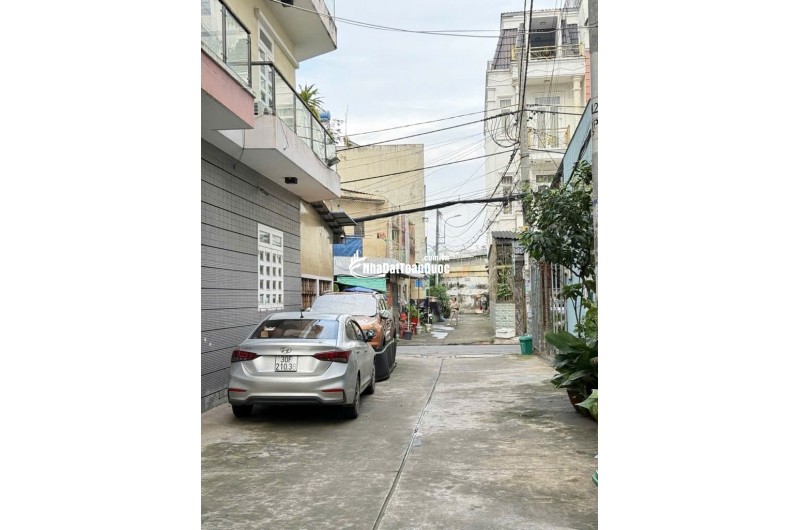 BÁN NHÀ 1/ ĐƯỜNG TÂY THẠNH, CÁCH 1 CĂN RA MT, 2 TẦNG ĐÚC MỚI 42M2 CHỈ 5.X TỶ. LH:0788671728.