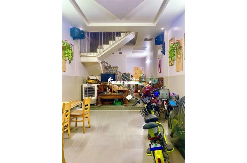  BÁN NHÀ 52m² - 3 TẦNG - BTCT – HẺM Ô TÔ - LINH ĐÔNG THỦ ĐỨC