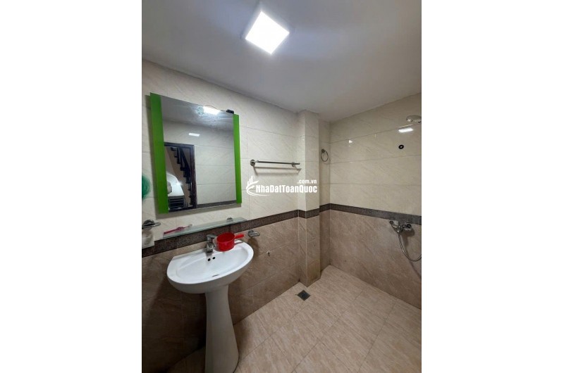 BÁN GẤP NHÀ LĨNH NAM 5T NHÀ Ô TÔ TRÁNH, VÀI BƯỚC RA CHỢ, GẦN TRƯỜNG ĐẠI HỌC GIÁ YÊU THƯƠNG