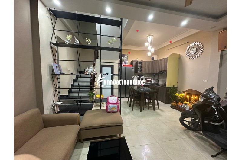 BÁN NHÀ PHÚC LỢI LONG BIÊN DT 37M2 Ô TÔ GẦN TRẺ CON ĐI HỌC HAI BƯỚC Ở SƯỚNG