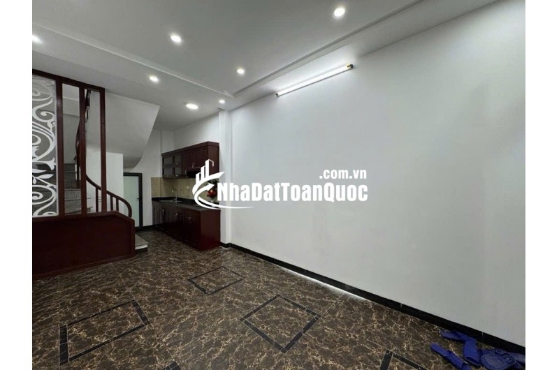 BÁN NHÀ LĨNH NAM Ô TÔ CÁCH 20M GẦN CHỢ, GẦN TRƯỜNG ĐẠI HỌC 32M GIÁ YÊU THƯƠNG