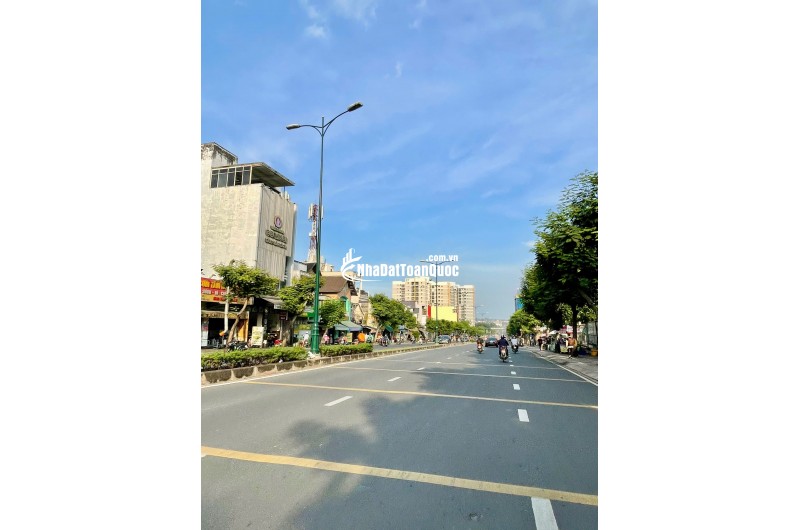 4 tầng - 70m²  Không gian riêng cho cả gia đình gần Lã Xuân Oai  Tầm giá 5 tỷ.