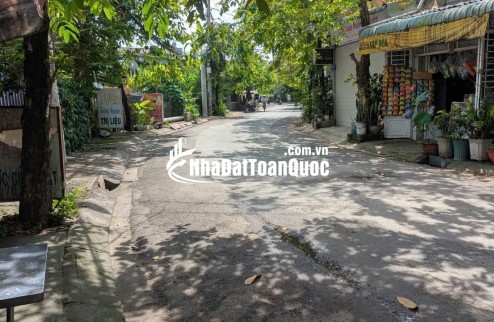 Bán nhà và đất 200m2 mặt tiền đường lớn xã Thới Tam Thôn Hóc Môn