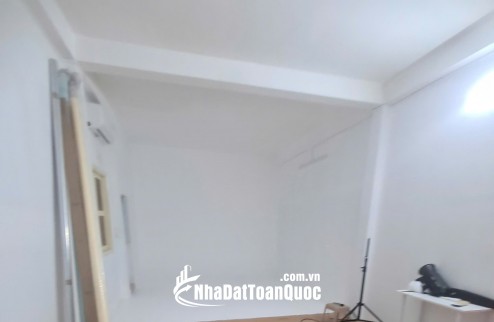 Cho thuê phòng làm việc 50m2 lầu 1 tiện làm editor, designer, quay SP