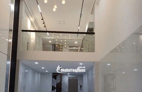 Mặt Tiền CXBH Quận 10, DT:4.5x15, T+5L Gái 18.5 tỷ TL