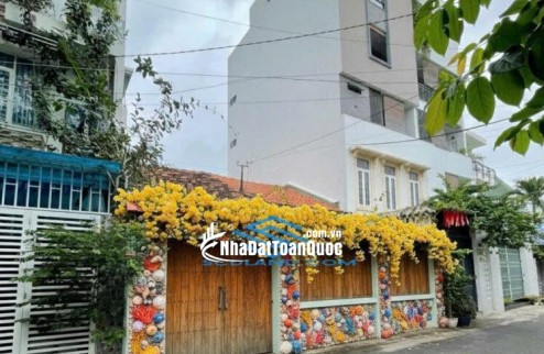 CẦN BÁN NHÀ MẶT TIỀN NGANG 8.5m – VUÔNG VỨC – TRUNG TÂM BÀN CỜ NHA TRANG