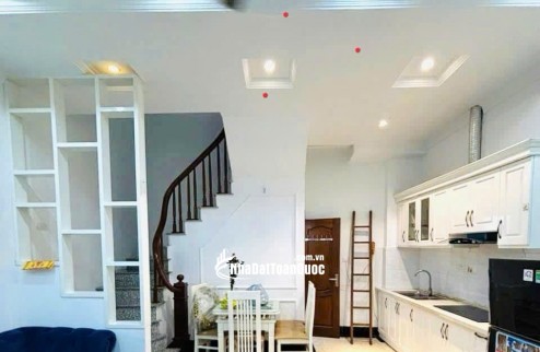 BÁN NHÀ PHÚC LỢI LONG BIÊN DT 35M2 VÀI BƯỚC RA Ô TÔ TRÁNH HÀNG XÓM VINHOME FULL ĐỒ Ở SƯỚNG
