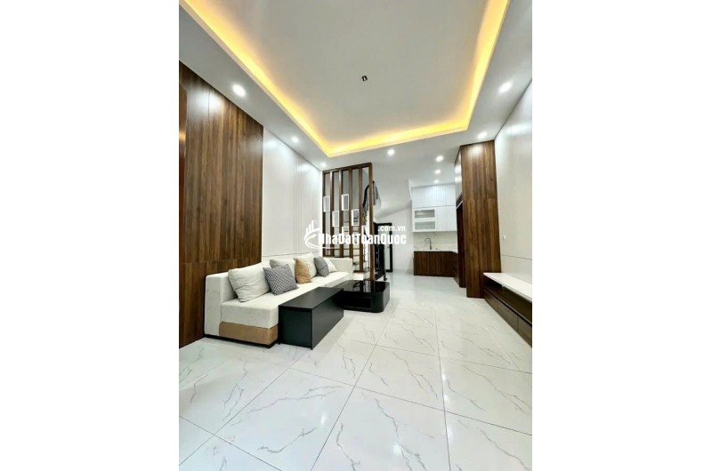 !: LÔ GÓC - NGÕ 3 GÁC - GẦN PHỐ  Bán nhà Đống Đa