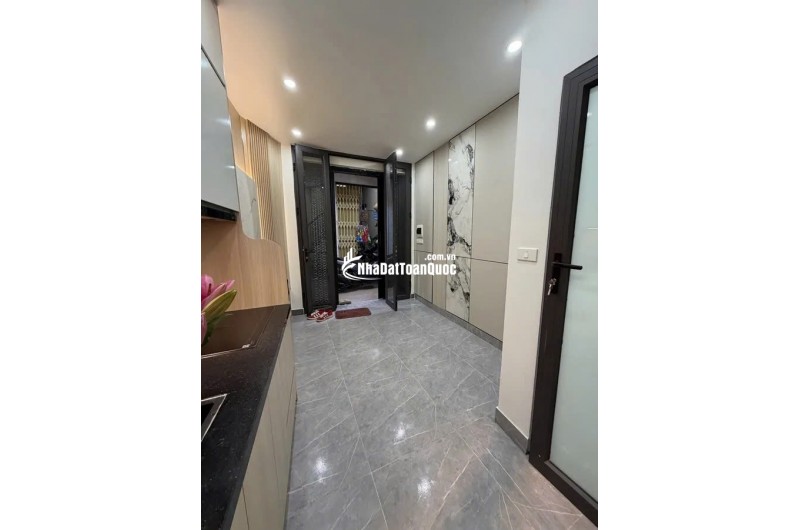 !: LÔ GÓC - NGÕ 3 GÁC - GẦN PHỐ  Bán nhà Đống Đa