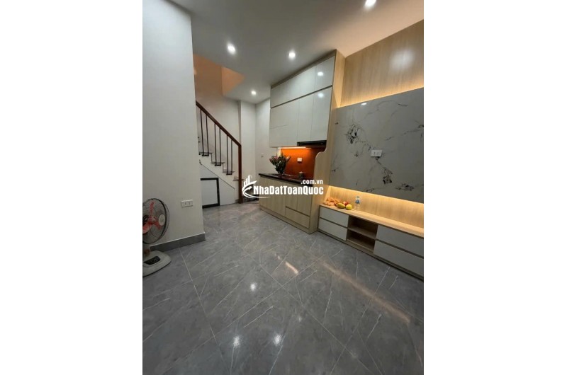 !: LÔ GÓC - NGÕ 3 GÁC - GẦN PHỐ  Bán nhà Đống Đa