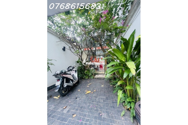 Bán mặt tiền KD gần bên Gigamall Phạm Văn Đồng, 2 tầng, 90m2, đường 12m, sổ hồng, giá 13 tỷ TL