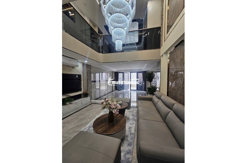 SIÊU PHẨM NHÀ PHỐ - 5 TẦNG THANG MÁY   MỚI TINH FULL NỘI THẤT CAO CẤP - HẺM XE HƠI VÀO NGỦ NHÀ