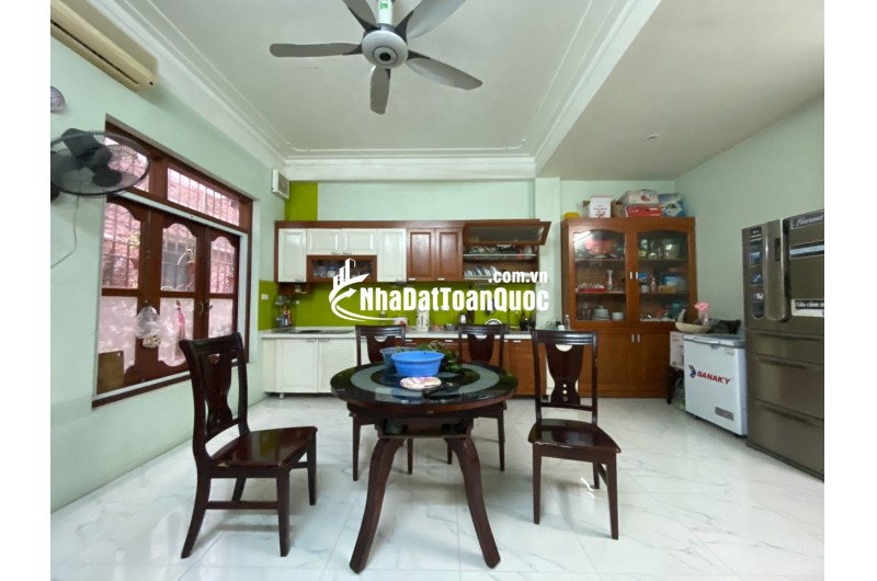 Chính chủ CÔ GIÁO tôi cần Bán rất gấp căn nhà Hoàng Văn Thái – OTO QUA  – mặt tiền 5,5 m2