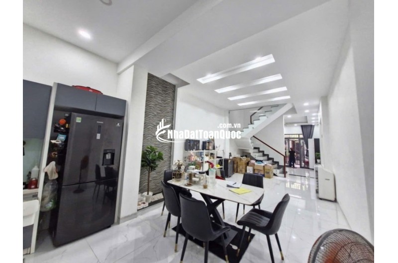 Bán nhà đườg số 8, Phường Linh Xuân, Thủ Đức, TP HCM. DT 92m2, 3 tầng, Giá 7.7 tỷ, Sổ Hồng - 0933125879