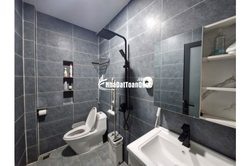 Bán nhà đườg số 8, Phường Linh Xuân, Thủ Đức, TP HCM. DT 92m2, 3 tầng, Giá 7.7 tỷ, Sổ Hồng - 0933125879