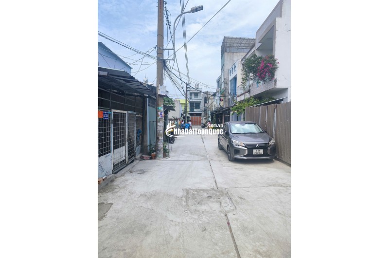 CẦN BÁN 76M2 NHÀ CÓ GÁC HẺM XE TANK GẦN TRƯỜNG ĐH PHẠM NGỌC THẠCH