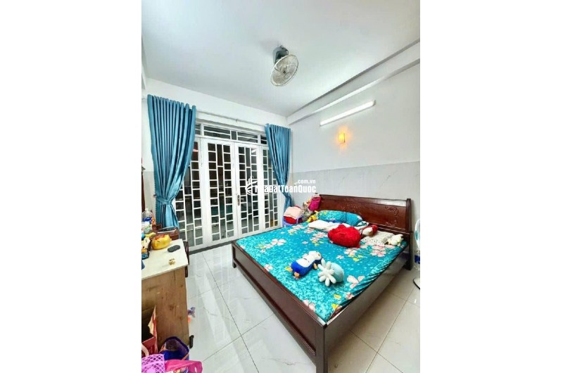 NHÀ 4 TẦNG - ÔTÔ ĐỖ CỬA- SÁT VINCOM.
NGAY NGÃ 4 LÊ VĂN VIỆT - LÃ XUÂN OAI