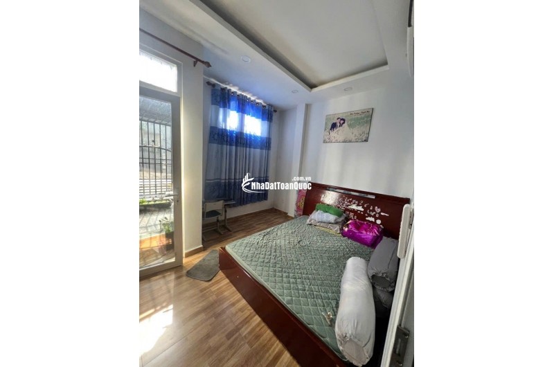 NHÀ 3 TẦNG LÃ XUÂN OAI - Ô TÔ ĐẬU CỬA - SÁT VINCOM Q9