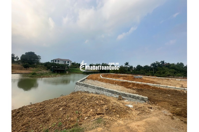 Bán gấp mảnh đất ngay sát trường đại học, xây cho thuê được luôn.