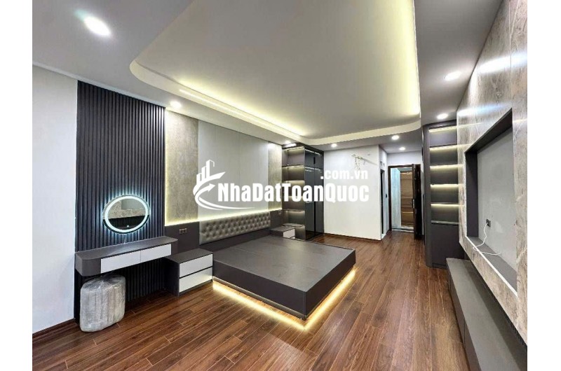 BÁN NHÀ HOÀNG QUỐC VIỆT - PHÂN LÔ - OTO TRÁNH- VỈA HÈ -THANG MÁY