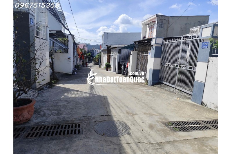 Nhà 3 tầng KĐT Mỹ Gia cực đẹp full nội thất chỉ việc ở