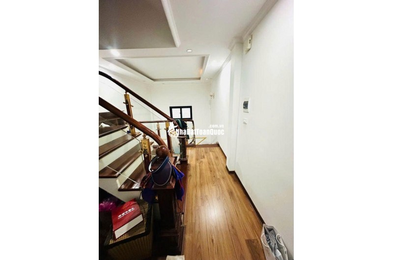 NHÀ ĐẸP Ở NGAY-30M RA MẶT PHỐ-NGÕ THÔNG-2 THOÁNG TRƯỚC SAU.