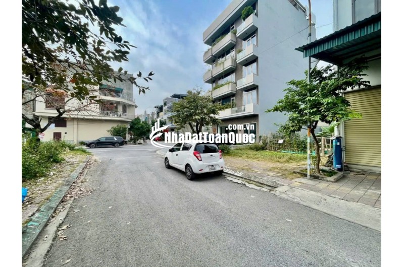 CC bán gấp lô 145m,veiw hồ,Hạ Bằng, Hoà Lạc.Sát ĐHQG, DH FPT,Trục chính,gần Metro.Giá chỉ 3.750tỷ