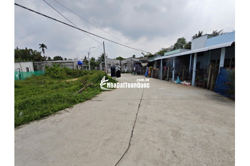 Bán lô đất thổ trung tâm Thị Trấn Tân Trụ 2 mặt tiền giá 1,7 tỷ