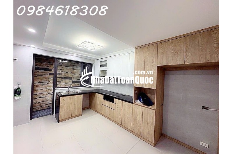 Bán nhà Cầu Giấy 45m² x 5 tầng – Ngách thông – Gần ô tô – 6 phòng ngủ